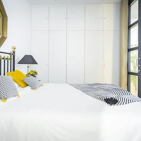 Love hotel Sunrise Estate
